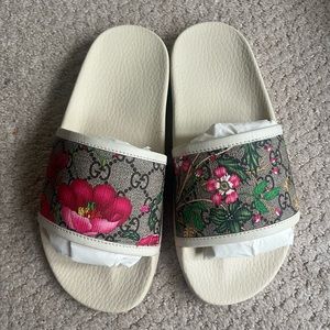 New Gucci slides size 6